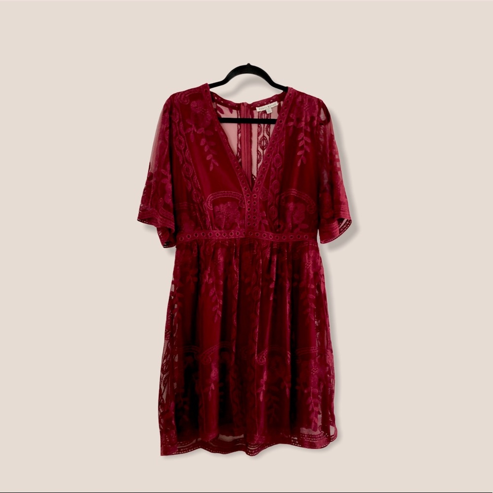 Lace mid-length, maroon mid sleeve dress!